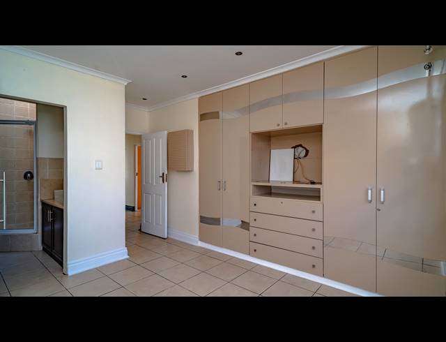 4 BEDROOM APARTMENT FOR SALE IN LA LUCIA